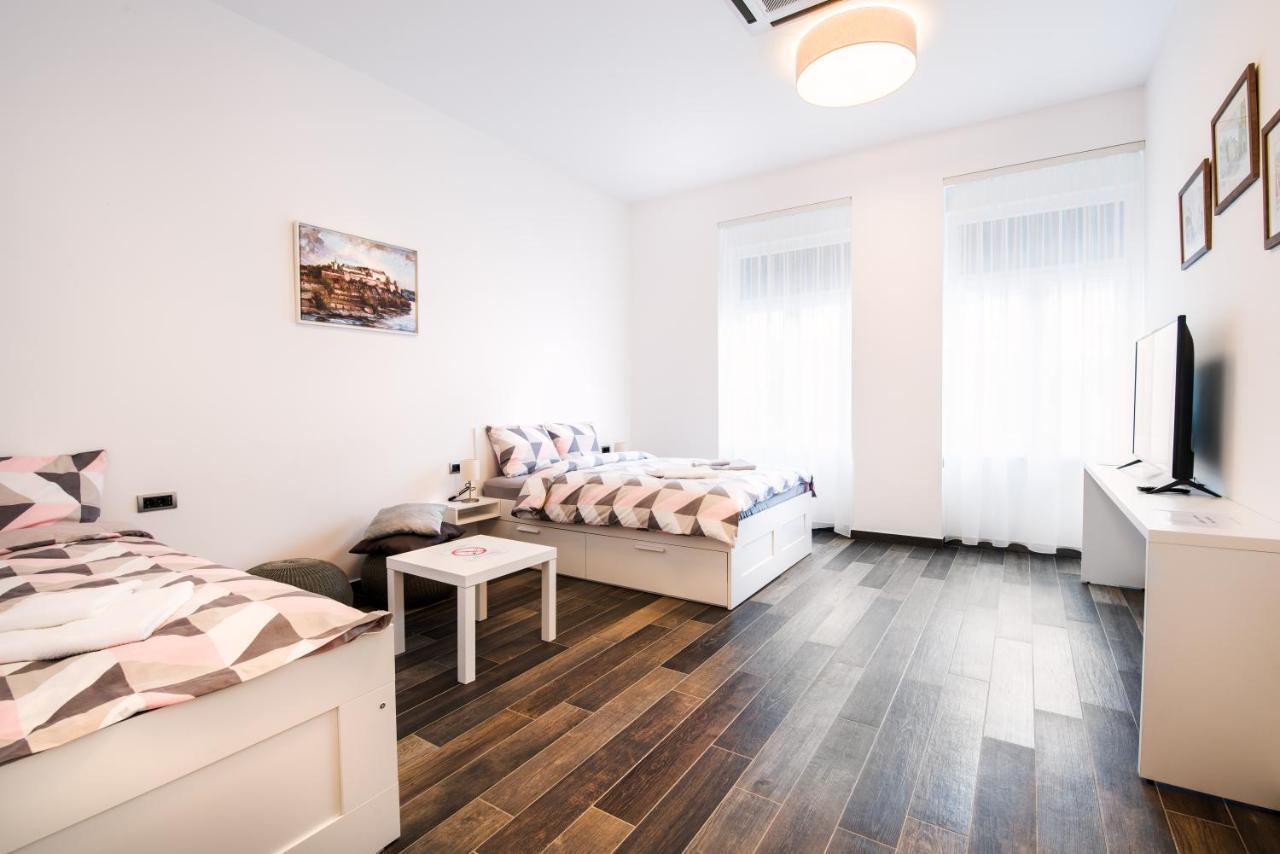 Apartmani Sterija Újvidék Kültér fotó