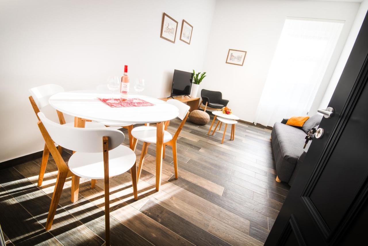 Apartmani Sterija Újvidék Kültér fotó