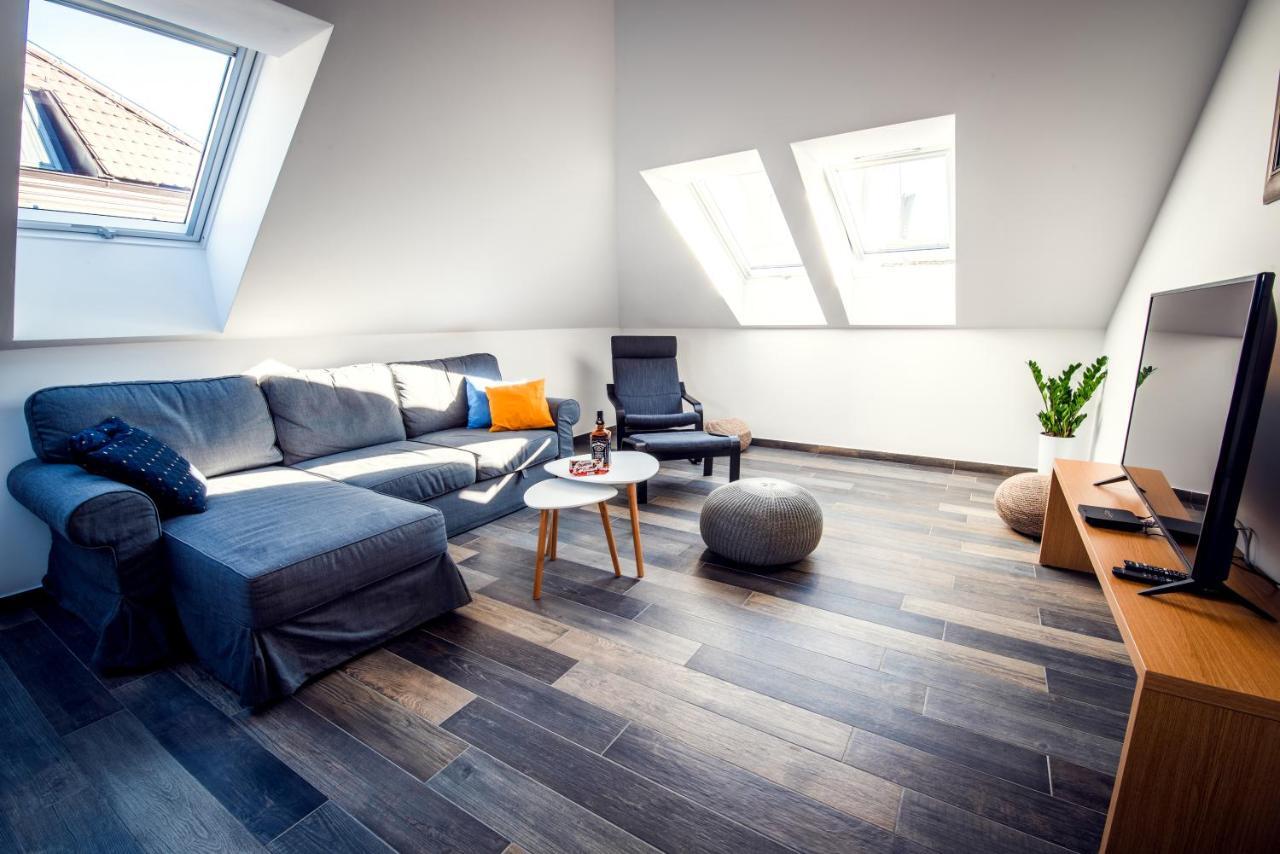 Apartmani Sterija Újvidék Kültér fotó